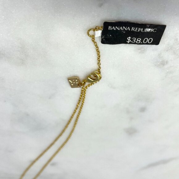 Banana Republic NWT Valentine Themed Red Lips Gold Chain Necklace - Picture 4 of 6